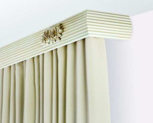 Які переваги мають алюмінієві карнизи?